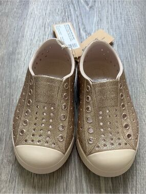 NWT Native Kids Jefferson Glitter Slip-On Sandals in Gold size C7